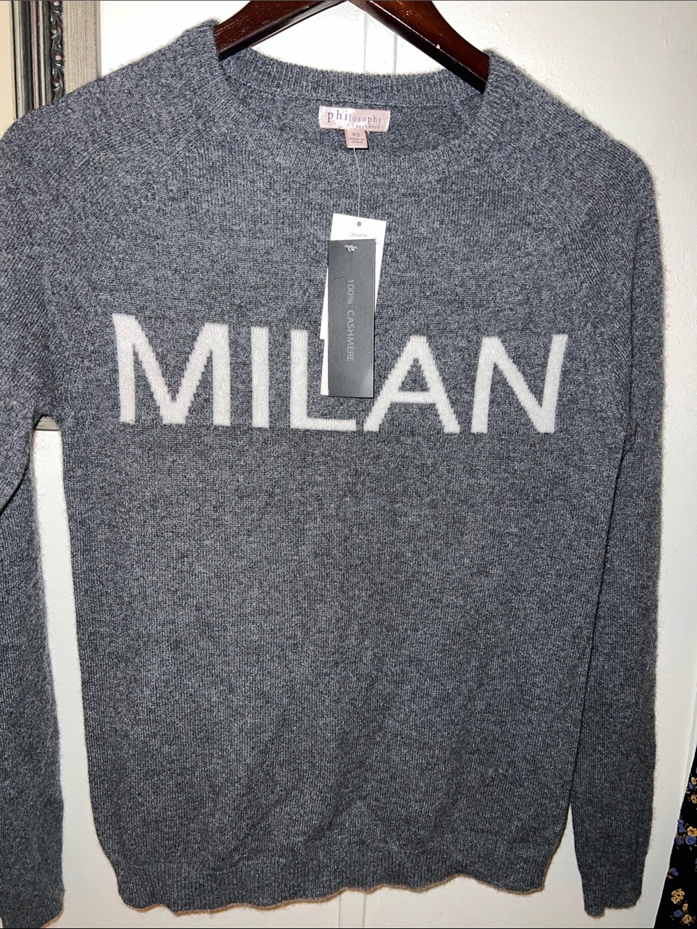 Philosophy gray crewneck sweater with white MILAN logo. 100% beautiful cashmere
